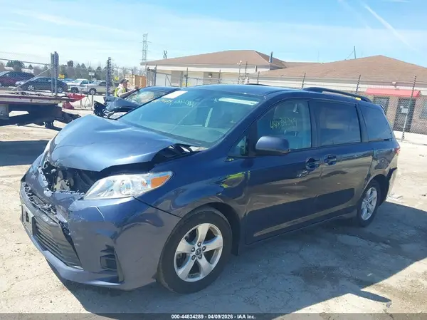 5TDKZ3DC6LS040394 2020 TOYOTA SIENNA - Image 2