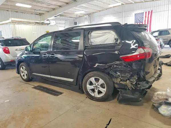 5TDKZ3DC6LS042405 2020 TOYOTA SIENNA - Image 2