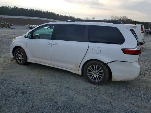5TDKZ3DC6LS042727 2020 TOYOTA SIENNA - Image 2