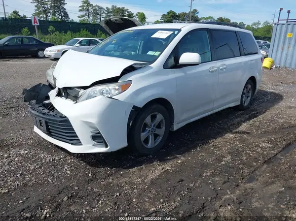 5TDKZ3DC6LS049659 2020 TOYOTA SIENNA - Image 2
