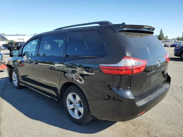 5TDKZ3DC6LS049922 2020 TOYOTA SIENNA - Image 2