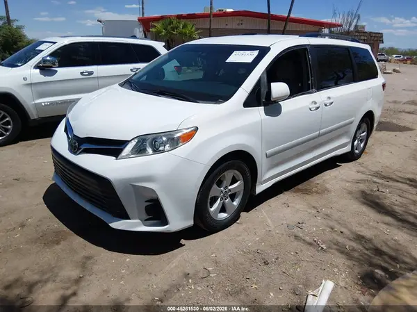 5TDKZ3DC6LS049984 2020 TOYOTA SIENNA - Image 2
