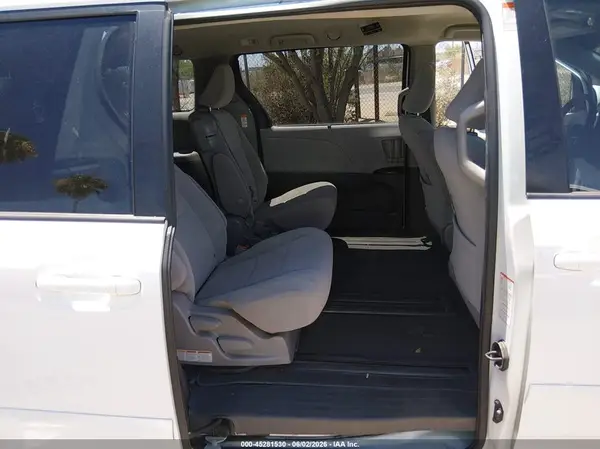 5TDKZ3DC6LS049984 2020 TOYOTA SIENNA - Image 8