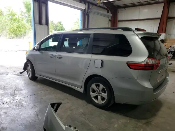 5TDKZ3DC6LS052755 2020 TOYOTA SIENNA - Image 2