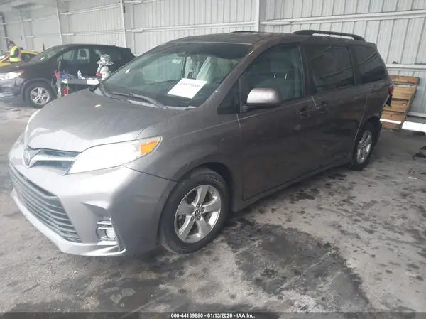 5TDKZ3DC6LS053310 2020 TOYOTA SIENNA - Image 2