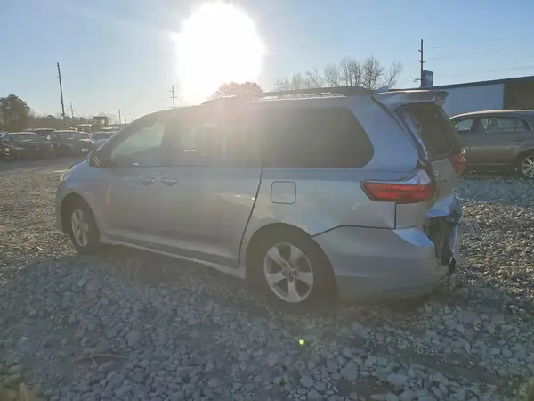 5TDKZ3DC6LS060094 2020 TOYOTA SIENNA - Image 2