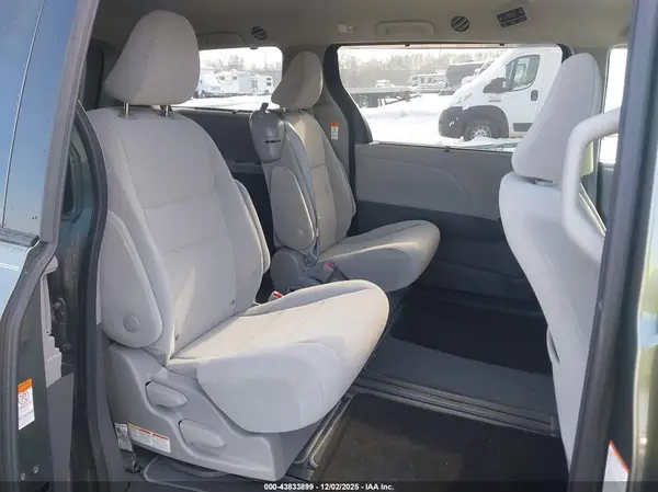 5TDKZ3DC6LS060340 2020 TOYOTA SIENNA - Image 8
