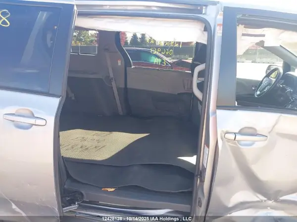 5TDKZ3DC6LS066963 2020 TOYOTA SIENNA - Image 8