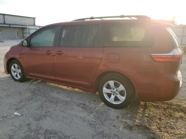 5TDKZ3DC6LS068437 2020 TOYOTA SIENNA - Image 2