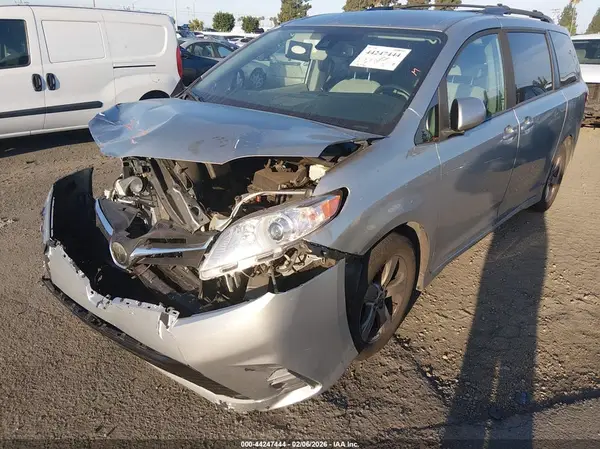 5TDKZ3DC6LS068552 2020 TOYOTA SIENNA - Image 2