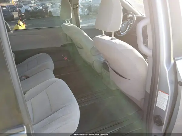 5TDKZ3DC6LS068552 2020 TOYOTA SIENNA - Image 8