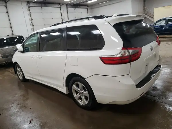 5TDKZ3DC6LS071824 2020 TOYOTA SIENNA - Image 2