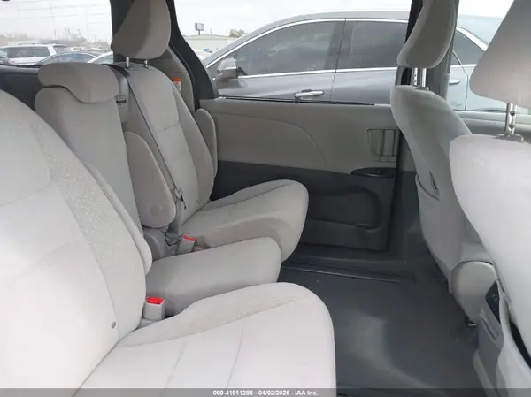 5TDKZ3DC6LS074531 2020 TOYOTA SIENNA - Image 8