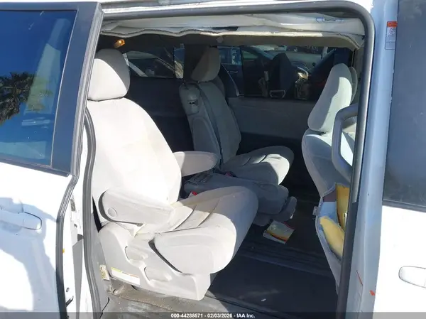 5TDKZ3DC6LS076831 2020 TOYOTA SIENNA - Image 8