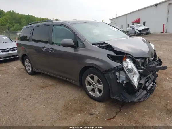 5TDKZ3DC6LS083567 2020 TOYOTA SIENNA - Image 1