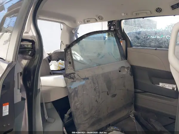 5TDKZ3DC6LS087800 2020 TOYOTA SIENNA - Image 8