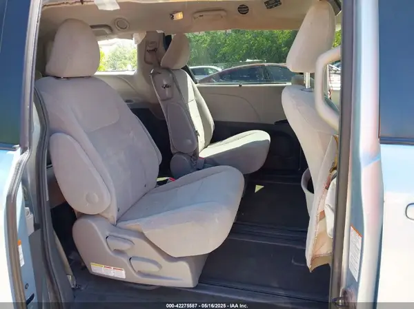 5TDKZ3DC7HS766854 2017 TOYOTA SIENNA - Image 8