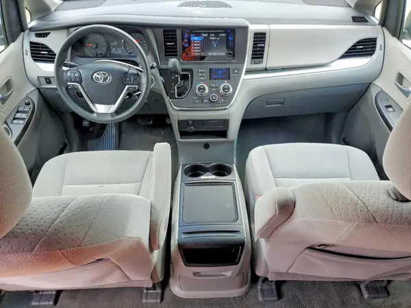 5TDKZ3DC7HS767356 2017 TOYOTA SIENNA - Image 8