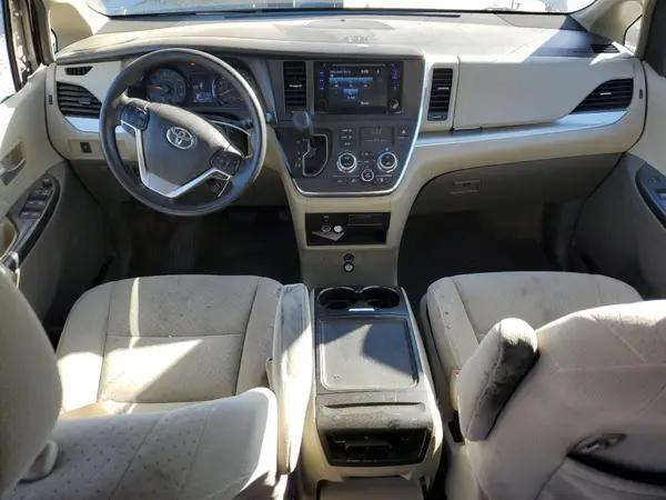 5TDKZ3DC7HS767972 2017 TOYOTA SIENNA - Image 8