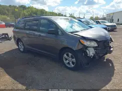 5TDKZ3DC7HS768135 2017 TOYOTA SIENNA