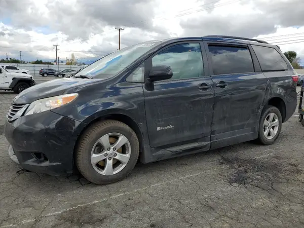 5TDKZ3DC7HS771343 2017 TOYOTA SIENNA - Image 1
