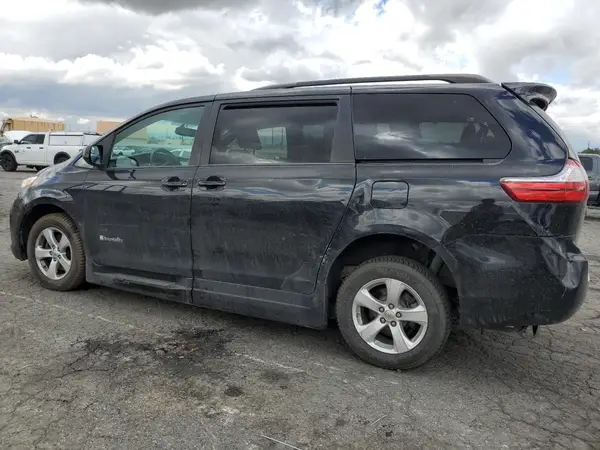 5TDKZ3DC7HS771343 2017 TOYOTA SIENNA - Image 2