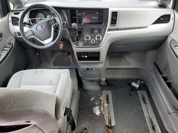 5TDKZ3DC7HS771343 2017 TOYOTA SIENNA - Image 8