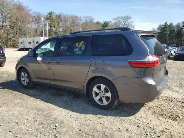 5TDKZ3DC7HS771388 2017 TOYOTA SIENNA - Image 2
