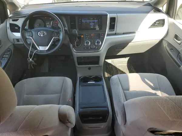 5TDKZ3DC7HS771388 2017 TOYOTA SIENNA - Image 8