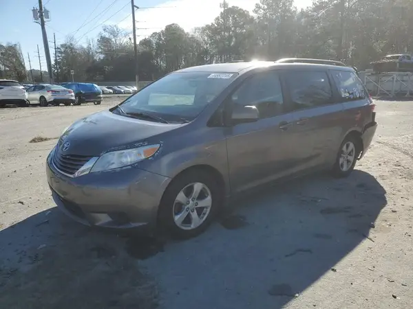 5TDKZ3DC7HS773321 2017 TOYOTA SIENNA - Image 1
