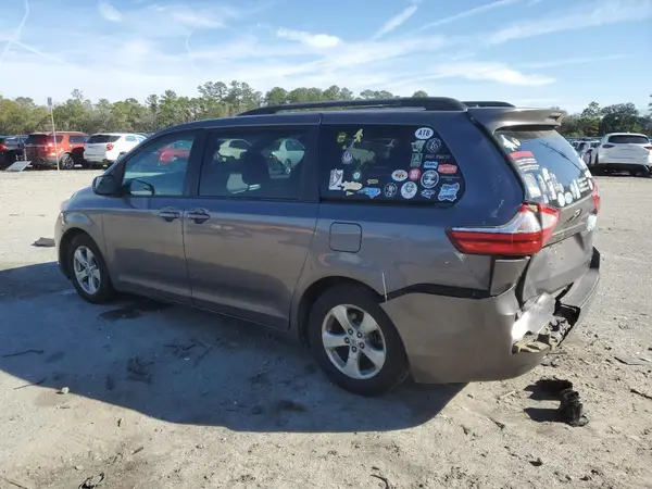 5TDKZ3DC7HS773321 2017 TOYOTA SIENNA - Image 2