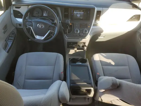 5TDKZ3DC7HS773321 2017 TOYOTA SIENNA - Image 8
