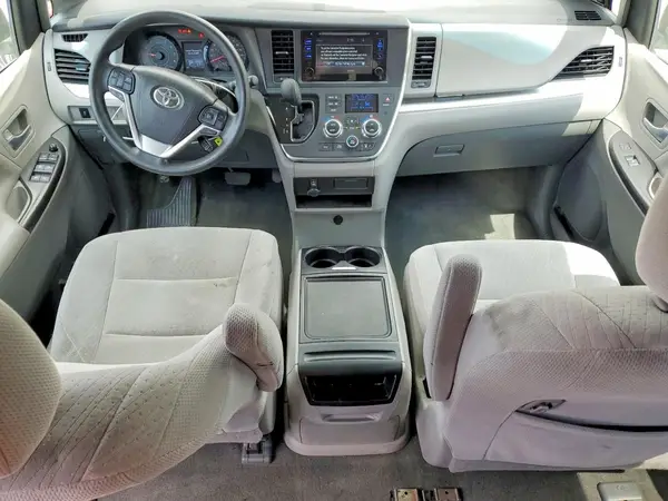 5TDKZ3DC7HS774386 2017 TOYOTA SIENNA - Image 8