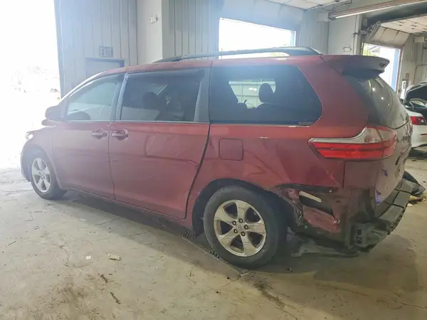 5TDKZ3DC7HS776722 2017 TOYOTA SIENNA - Image 2