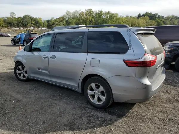5TDKZ3DC7HS785632 2017 TOYOTA SIENNA - Image 2