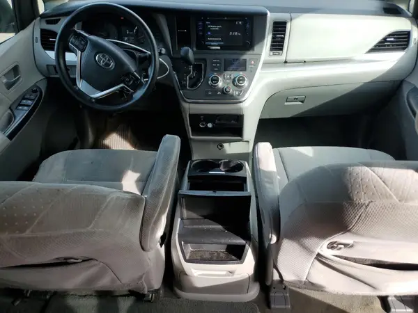 5TDKZ3DC7HS785632 2017 TOYOTA SIENNA - Image 8