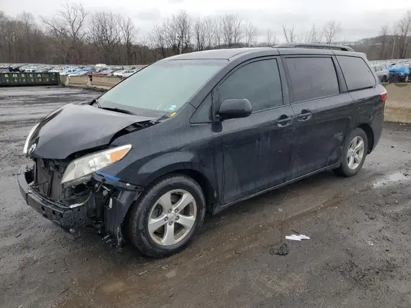 5TDKZ3DC7HS792368 2017 TOYOTA SIENNA - Image 1