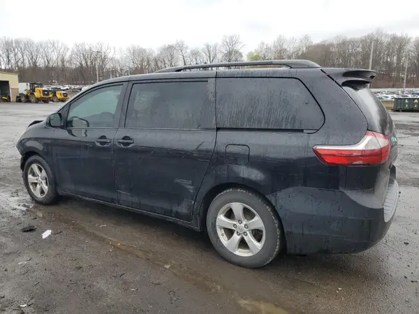5TDKZ3DC7HS792368 2017 TOYOTA SIENNA - Image 2