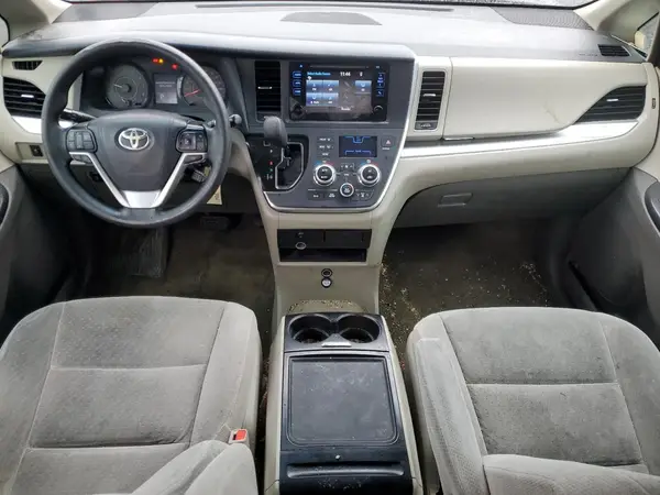 5TDKZ3DC7HS792368 2017 TOYOTA SIENNA - Image 8