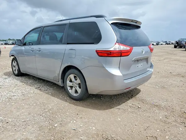 5TDKZ3DC7HS797022 2017 TOYOTA SIENNA - Image 2