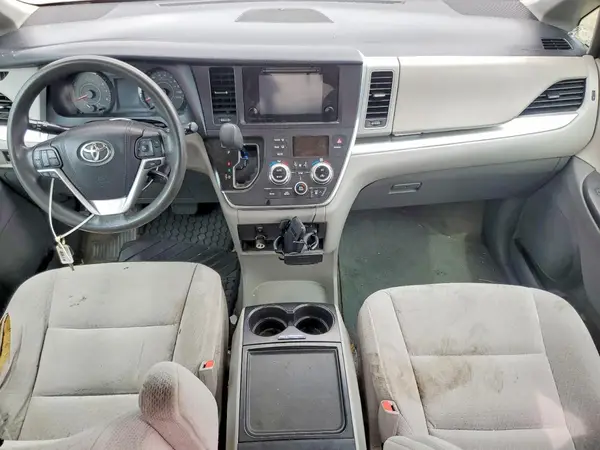 5TDKZ3DC7HS797022 2017 TOYOTA SIENNA - Image 8