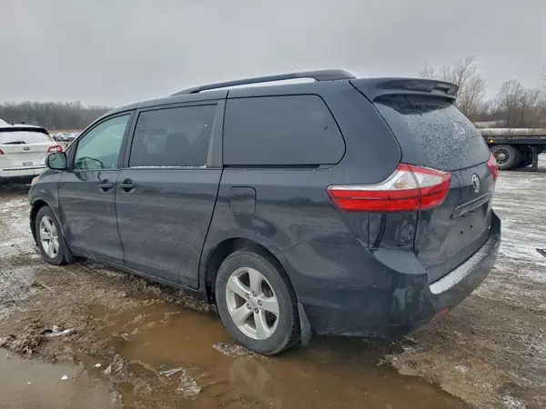 5TDKZ3DC7HS800856 2017 TOYOTA SIENNA - Image 2