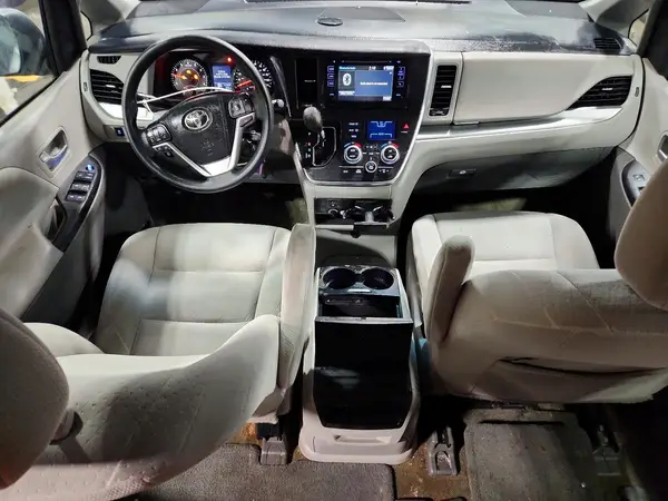 5TDKZ3DC7HS805166 2017 TOYOTA SIENNA - Image 8
