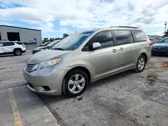 5TDKZ3DC7HS807080 2017 TOYOTA SIENNA