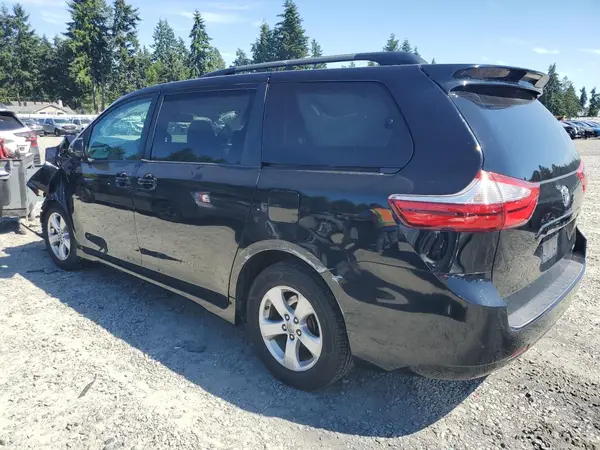 5TDKZ3DC7HS813803 2017 TOYOTA SIENNA - Image 2