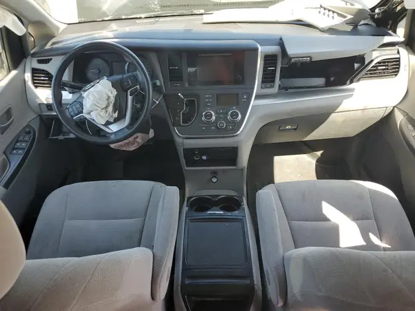 5TDKZ3DC7HS813803 2017 TOYOTA SIENNA - Image 8