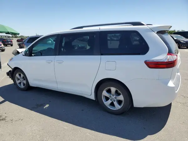 5TDKZ3DC7HS815762 2017 TOYOTA SIENNA - Image 2