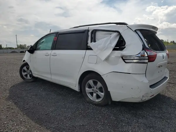 5TDKZ3DC7HS817169 2017 TOYOTA SIENNA - Image 2