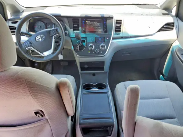 5TDKZ3DC7HS822050 2017 TOYOTA SIENNA - Image 8
