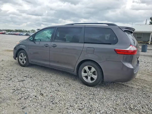 5TDKZ3DC7HS822551 2017 TOYOTA SIENNA - Image 2